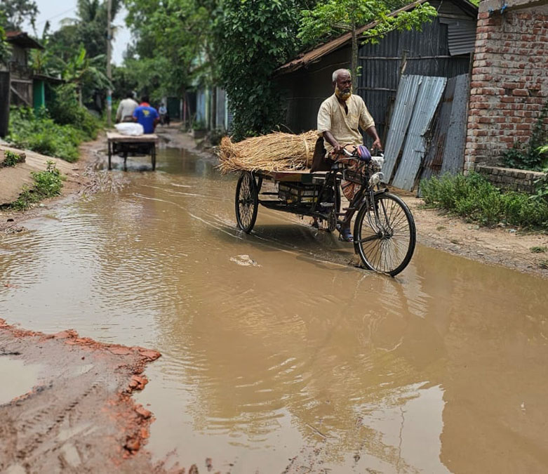 দুর্ভোগে দুর্গাপুরের মানুষ
