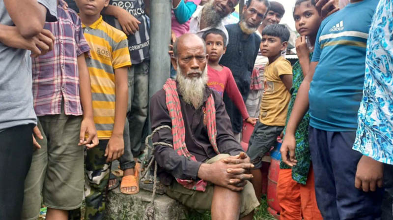 বাঘায় আম চুরির দায়ে ষাটোর্ধ বৃদ্ধকে বেধে রেখে পুলিশে সোপর্দ