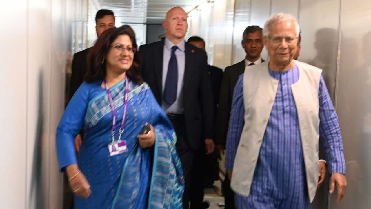 লন্ডন পৌঁছলেন প্রধান উপদেষ্টা
