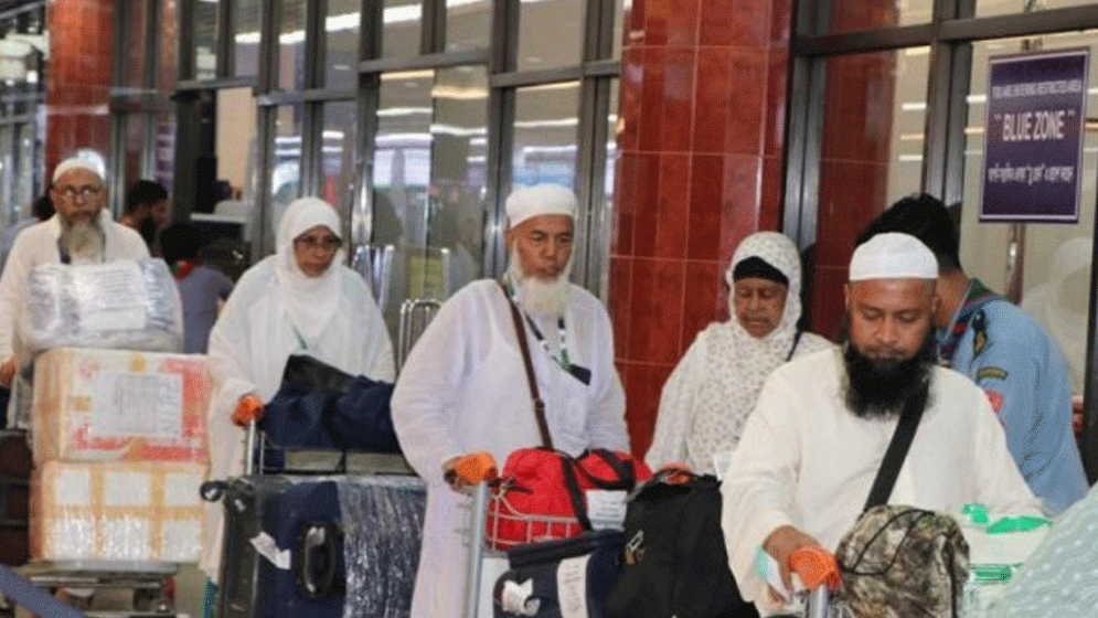 দেশে ফিরেছেন ১২,৮৭৭ হাজি