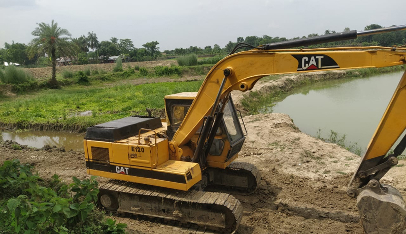 দুর্গাপুরে অবৈধভাবে পুকুর খনন করায় ভ্রাম্যমাণ আদালতে মামলা-জরিমানা
