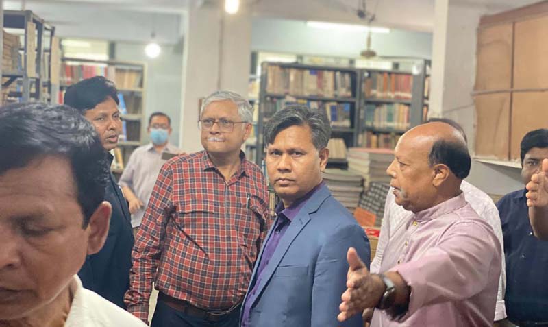 রাবি উপাচার্যের গ্রন্থাগার পরিদর্শন