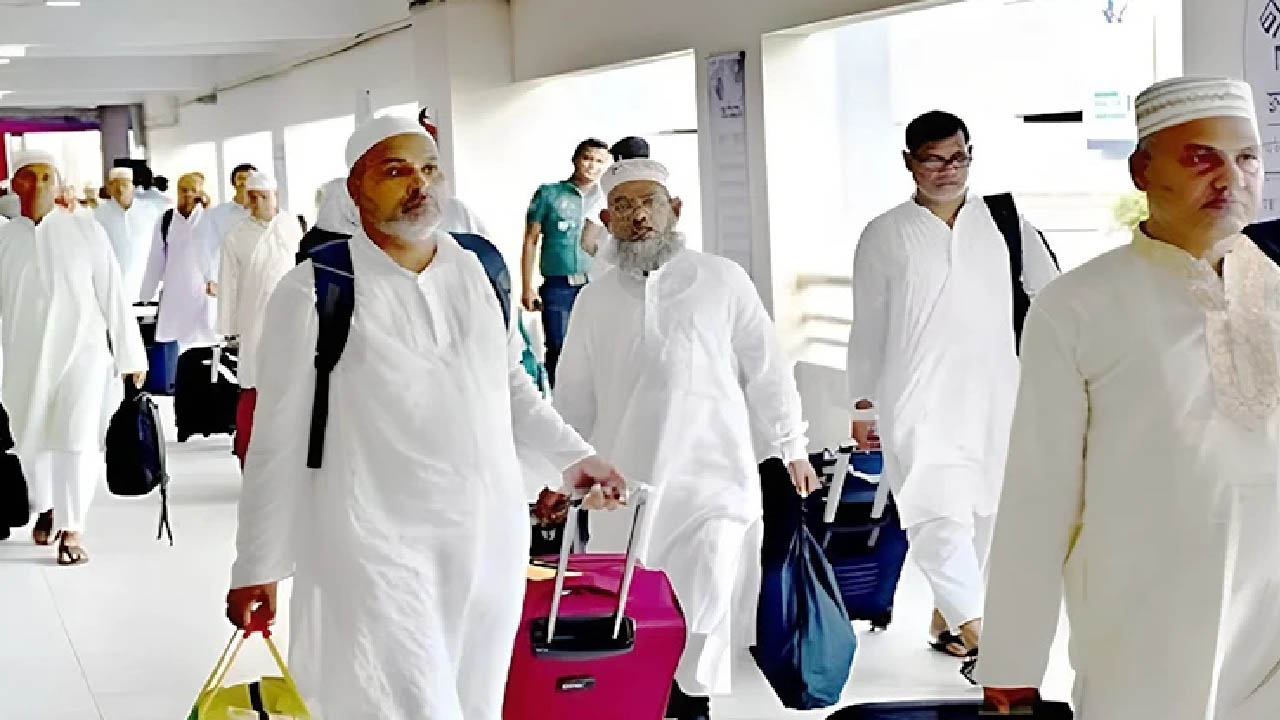 দেশে ফিরেছেন ৩২ হাজার ৩৭০ হাজি