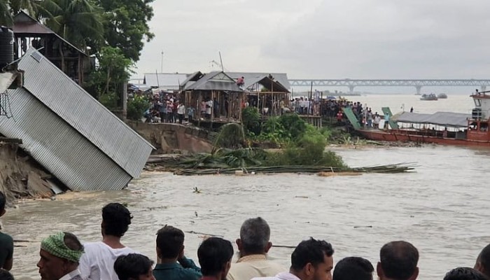 পদ্মা সেতু প্রকল্প রক্ষা বাঁধে ভয়াবহ ভাঙন