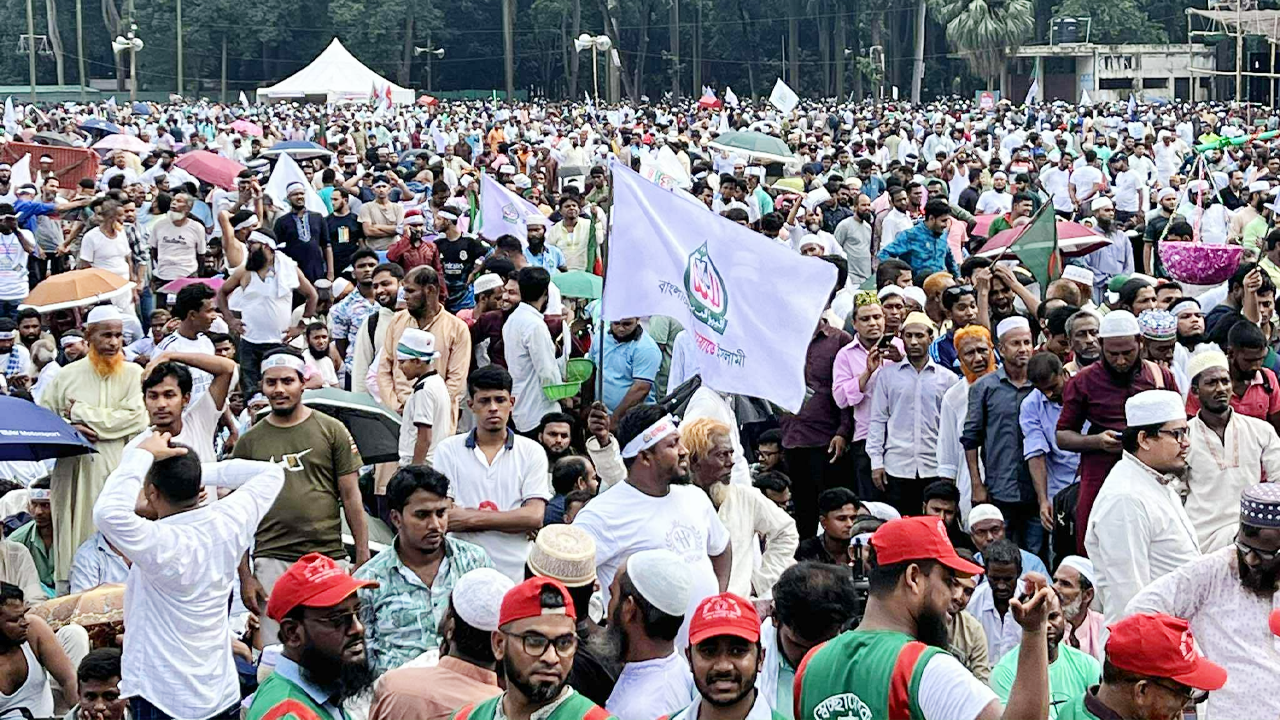 সোহরাওয়ার্দী উদ্যান কানায় কানায় পূর্ণ