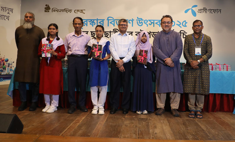 বই পড়ে পুরস্কার পেলো রাজশাহী নগরীর ২ হাজার তিনশ শিক্ষার্থী