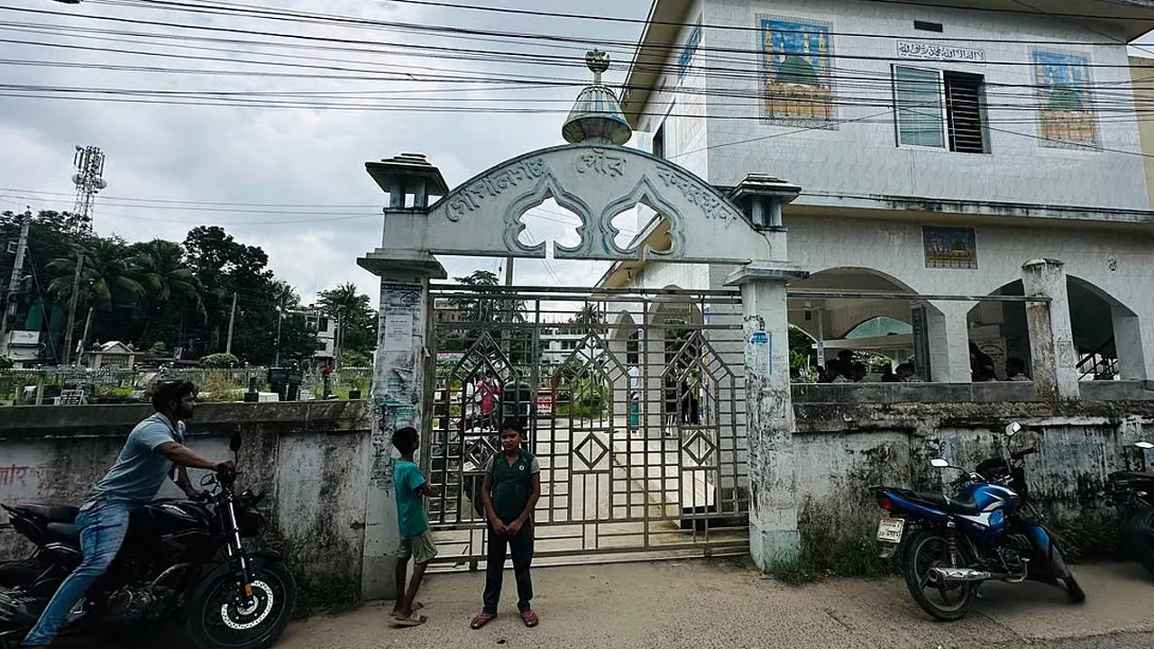 গোপালগঞ্জে নিহত ৩ জনের মরদেহ উত্তোলনের নির্দেশ