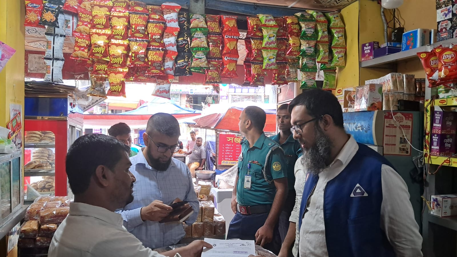 অবৈধভাবে ‘বিএসটিআই মানচিহ্ন’ ব্যবহার করায় রাজশাহীতে এক বেকারীর জরিমানা
