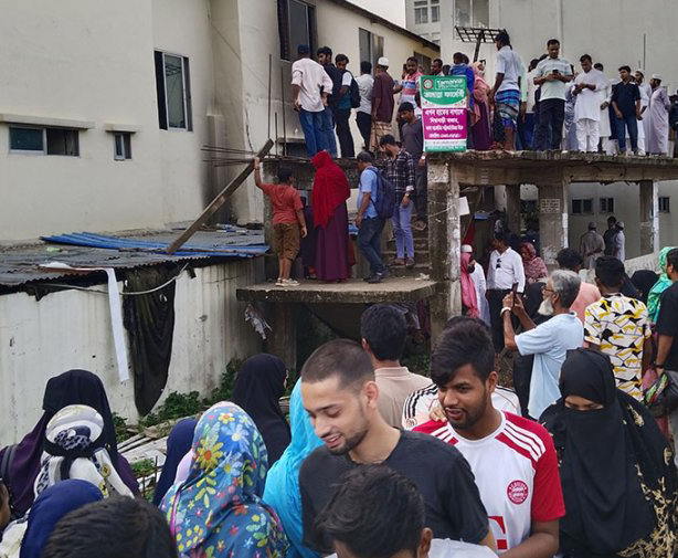 মাইলস্টোনে দূর-দূরান্ত থেকে ছুটে আসছেন মানুষ
