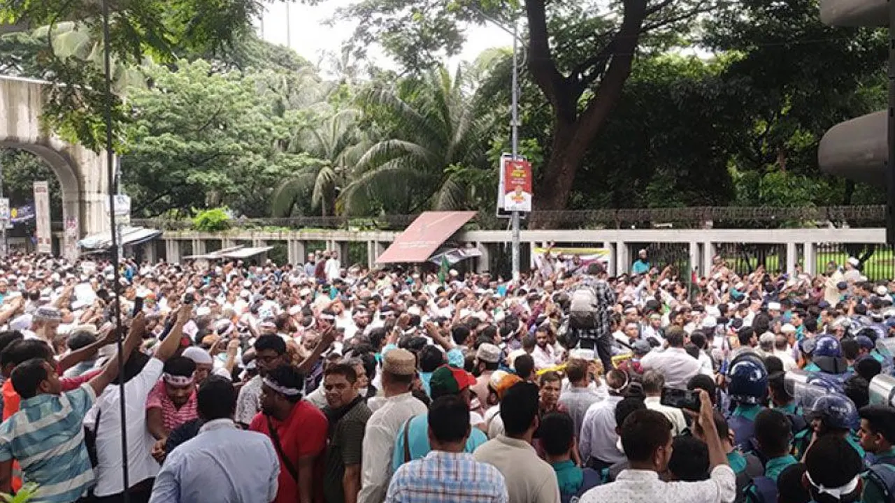 সরকারকে আলটিমেটাম শিক্ষকদের