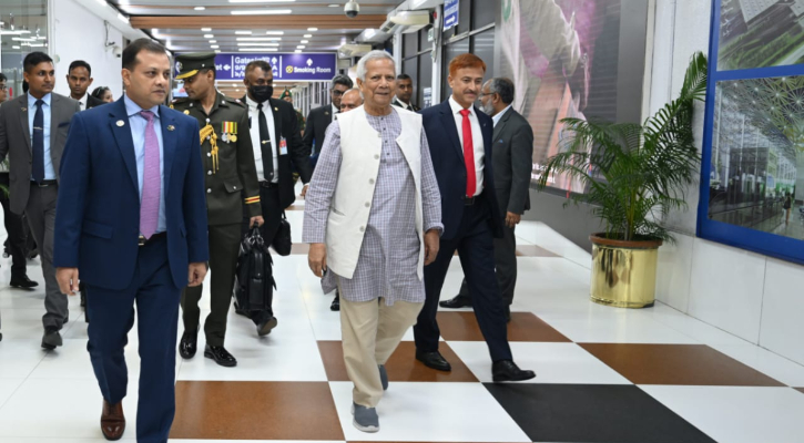 মালয়েশিয়া থেকে দেশে ফিরেছেন প্রধান উপদেষ্টা