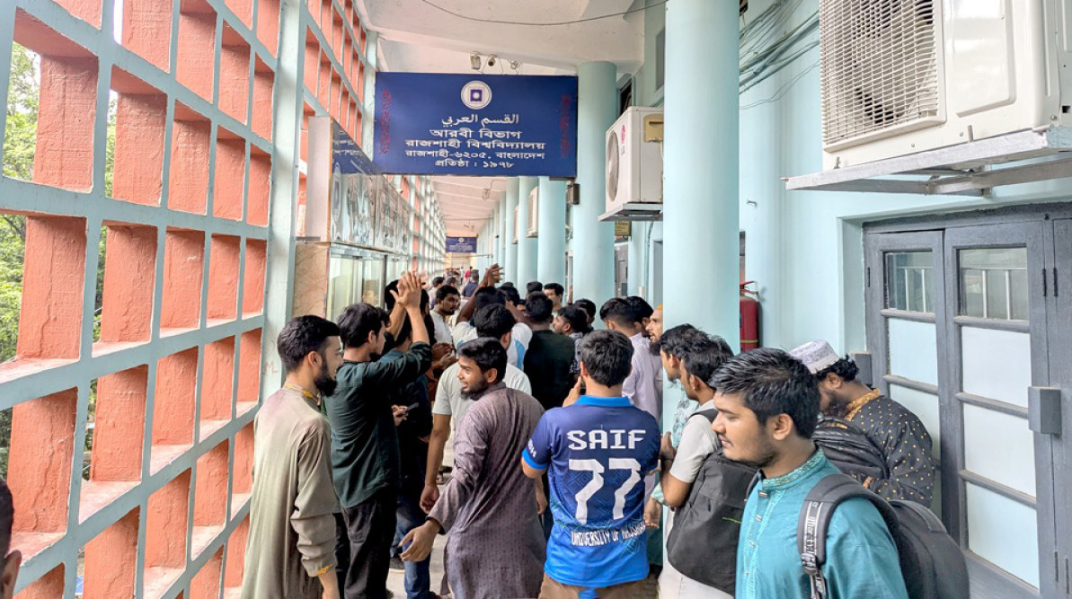 ফল প্রকাশসহ ৪ দফা দাবিতে রাবির আরবি বিভাগে তালা