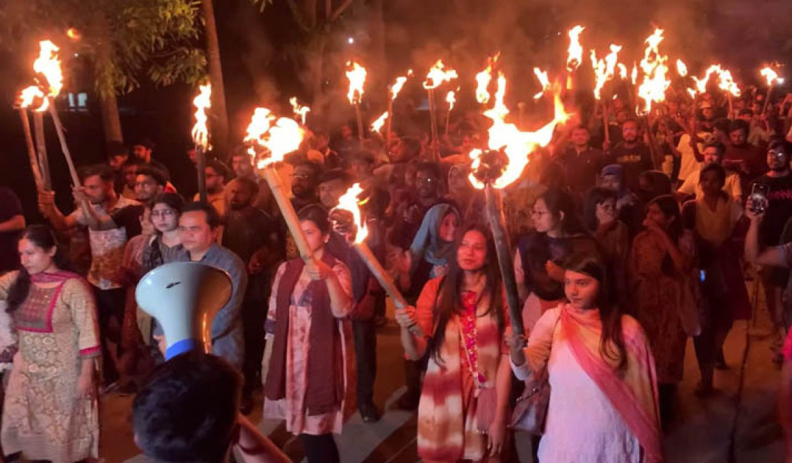 রুয়েট শিক্ষার্থীদের মশাল মিছিল