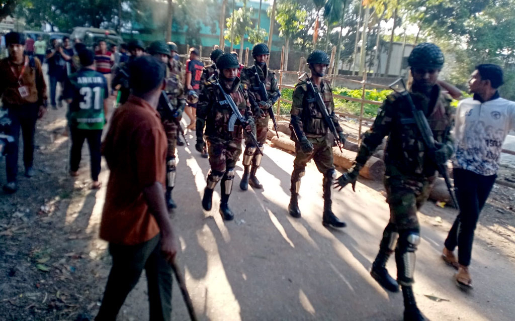 ১৪৪ ধারা জারির পর চবি এলাকায় সেনা মোতায়েন