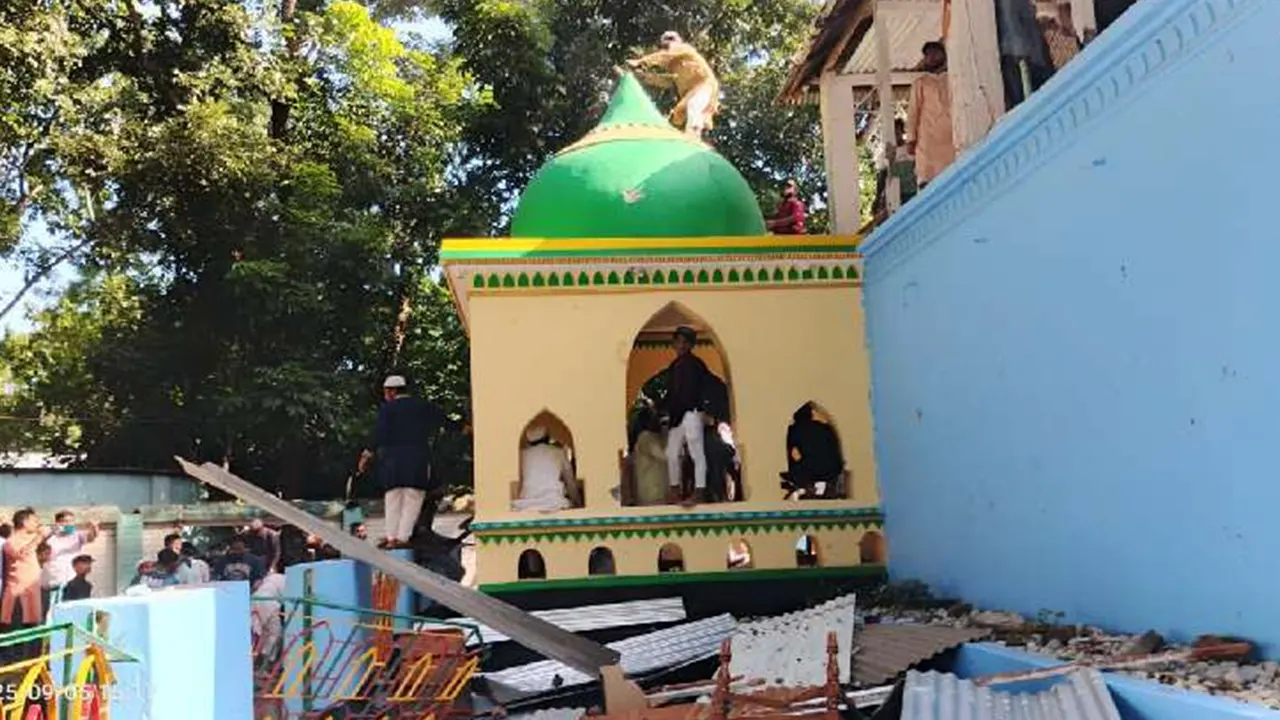 নুরাল পাগলের ‘আস্তানা’য় হামলা-অগ্নিসংযোগ, নিহত ১