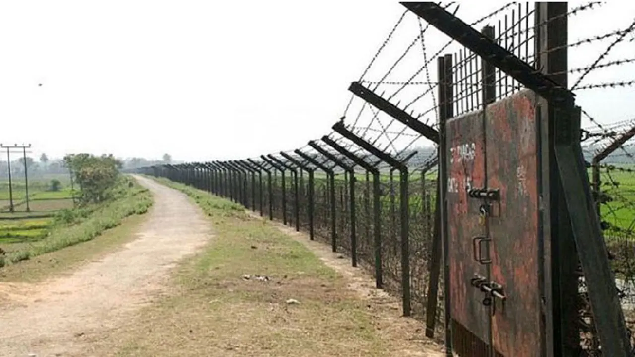 সীমান্তে বেড়েছে অস্ত্র চোরাচালান