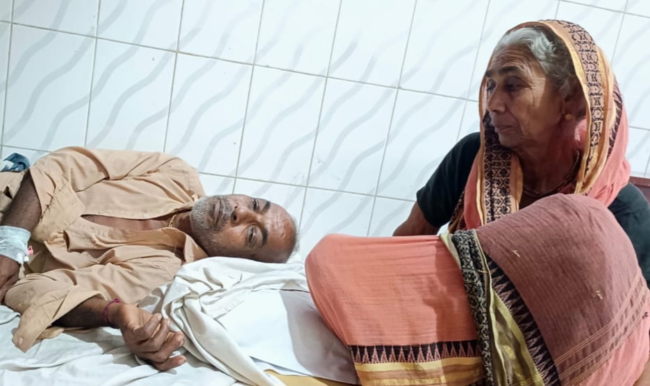 চাঁদা দেওয়ায় বাগমারায় এক ব্যক্তিকে পেটালো তাঁতিদল নেতা