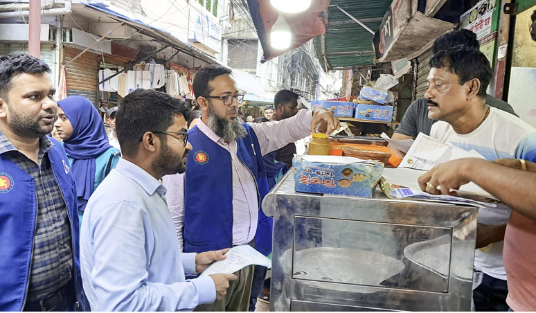 রাজশাহীতে দই-মিষ্টির দোকানে বিএসটিআই’র অভিজান, জরিমানা