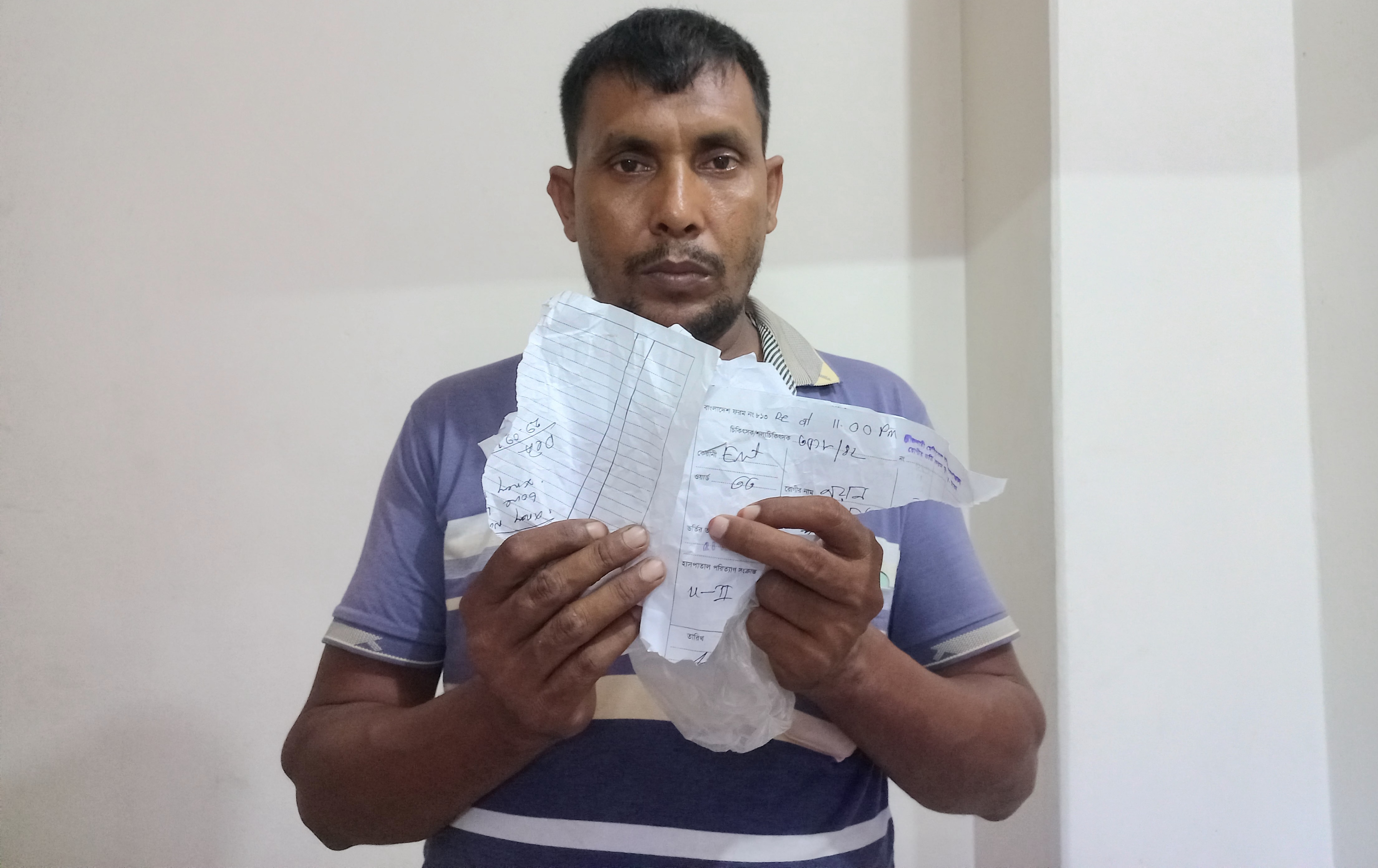 রামেক হাসপাতালে রোগীর কাগজপত্র ছিড়ে ফেললেন ডাক্তার!