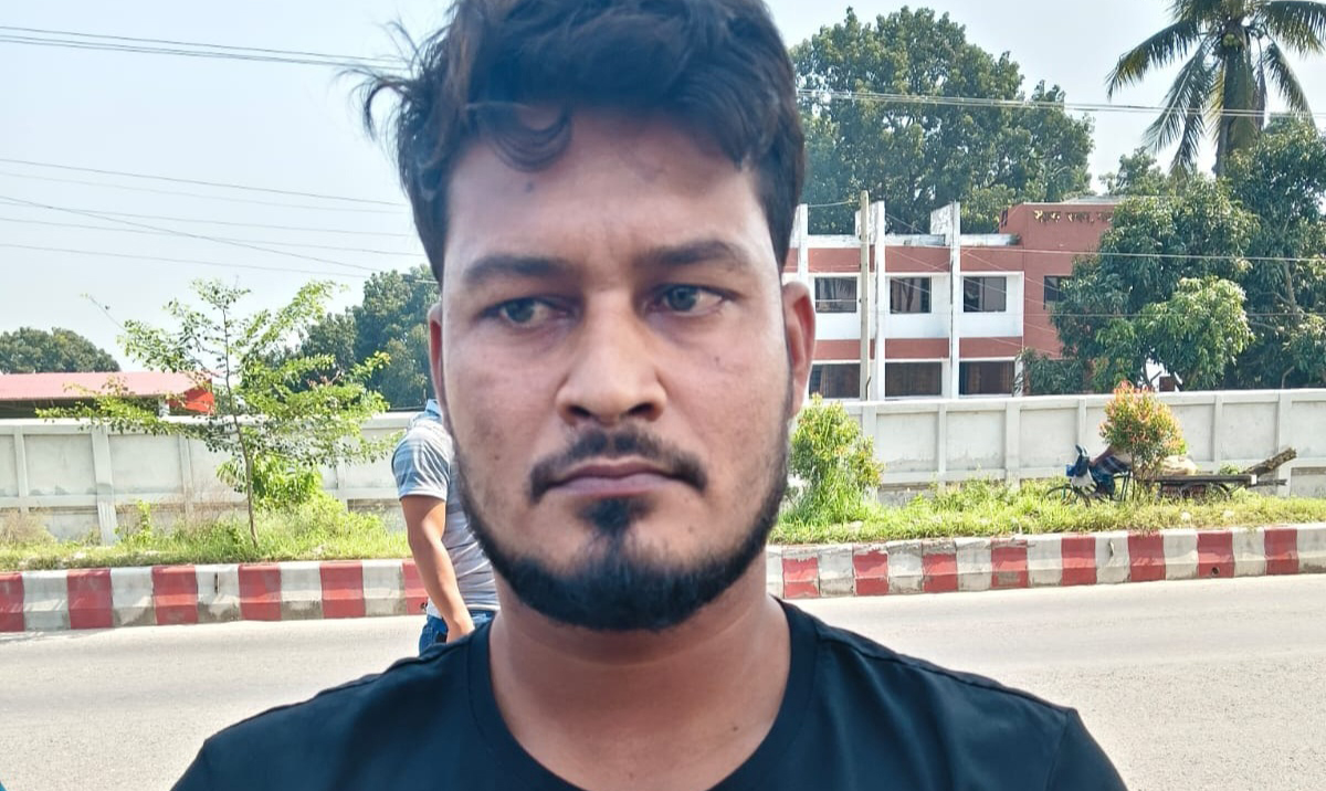 সাবেক স্ত্রীকে ধর্ষণের  অভিযোগে যুবক গ্রেফতার