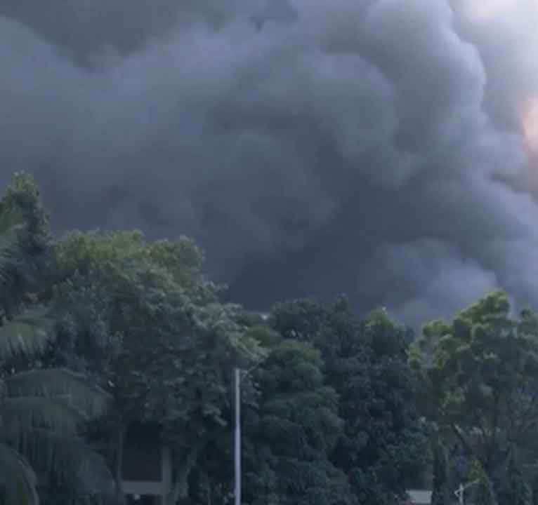 বেড়েই চলেছে শাহজালালের আগুন, ধোঁয়ায় ছেয়ে গেছে আকাশ