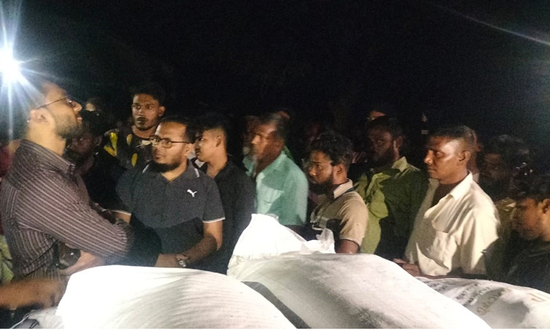 রাতের আঁধারে পাচারকালে ৪০ বস্তা সার  আটক, ডিলারের ১৫ হাজার টাকা জরিমানা