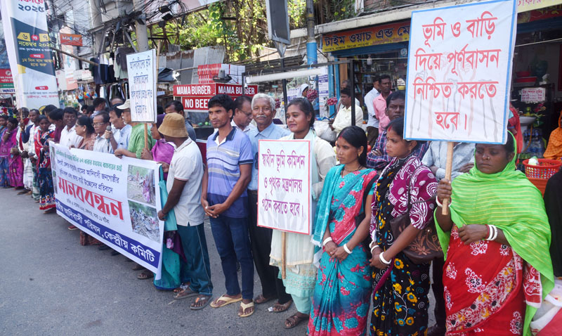 রাজশাহীতে কোল সম্প্রদায়ের ৫ পরিবারকে উচ্ছেদের প্রতিবাদে মানববন্ধন