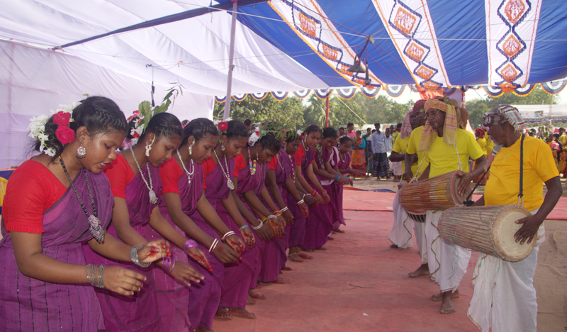 রাজশাহীর গ্রামে নৃগোষ্ঠীদের তিনদিন  ব্যাপী সাংস্কৃতিক প্রদর্শনী শুরু