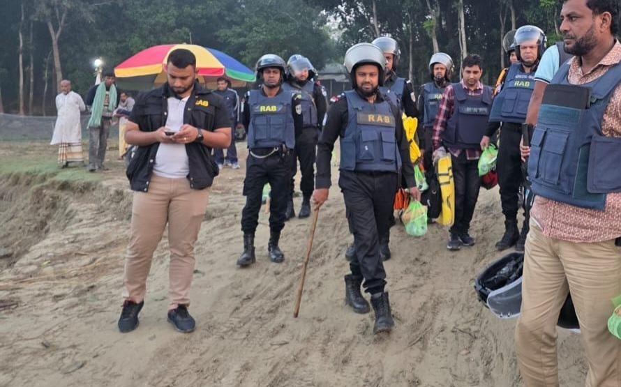 অস্ত্রসহ কাঁকন বাহিনীর ২১ সদস্য আটক