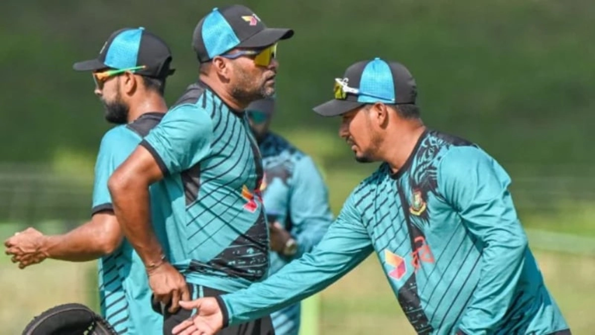 দেখেও না-দেখার ভান, না কি অভিমান?