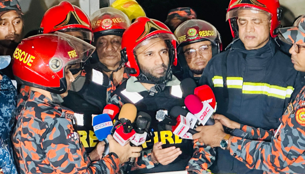 কড়াইল বস্তিতে আগুনে পুড়ল দেড় হাজার ঘর