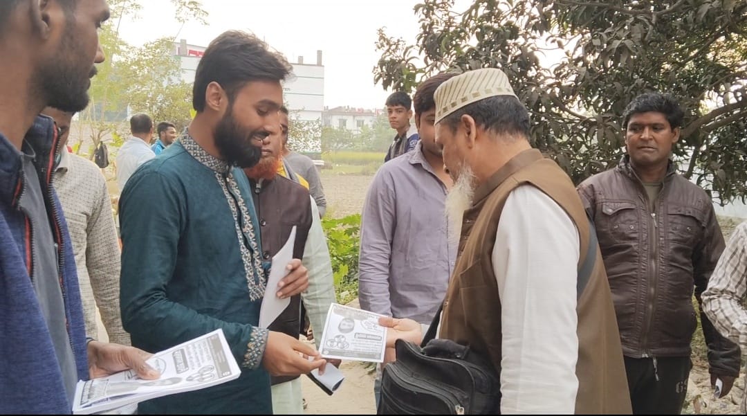 মায়ের কবর জিয়ারত করে রাজশাহী-৩ আসনে ভোটের প্রচারে নামলেন সাজু