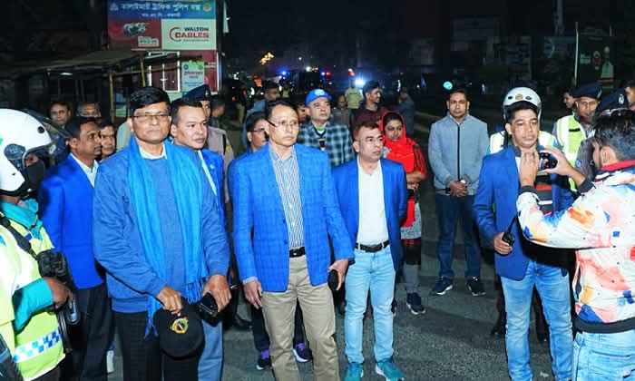 মধ্যরাতে কর্মকর্তাদের নিয়ে টহলে স্বয়ং আরএমপি কমিশনার