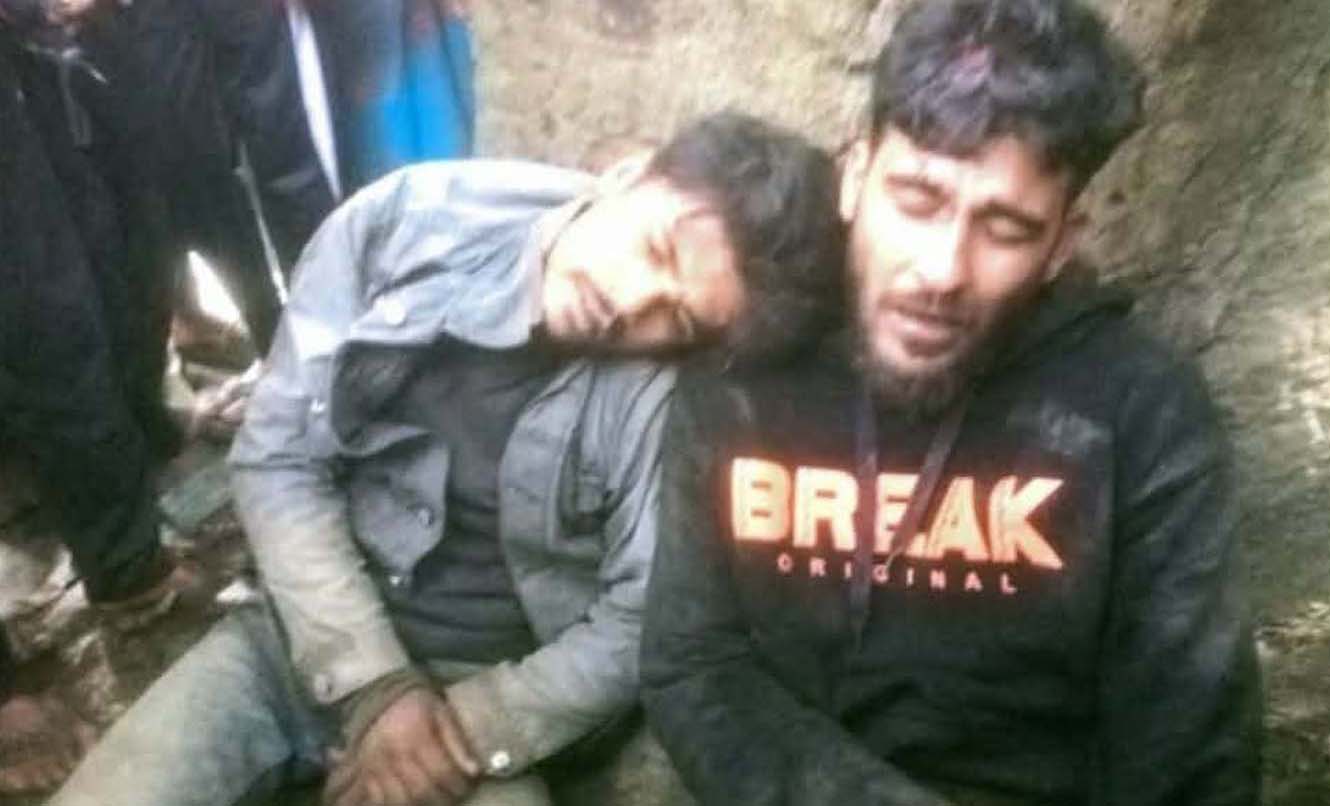 চারঘাটে মাছ ব্যবসায়ীর টাকা ছিনতাইকালে  দুই যুবক আটক