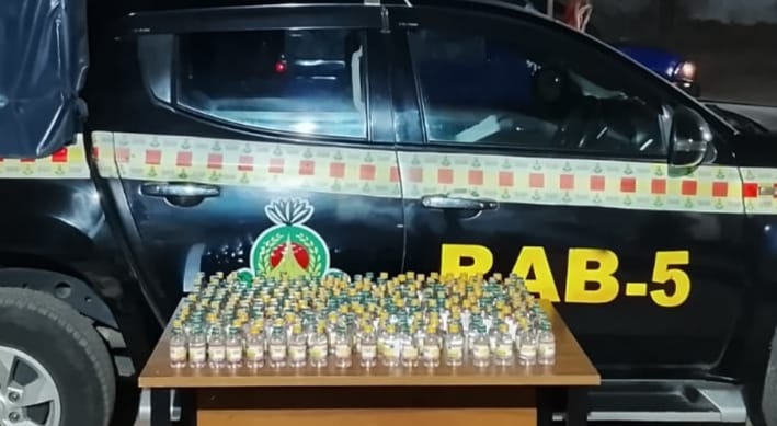 বাগমারায় ২৬২ বোতল প্রাণঘাতী অ্যালকোহলসহ মাদক কারবারী গ্রেফতার