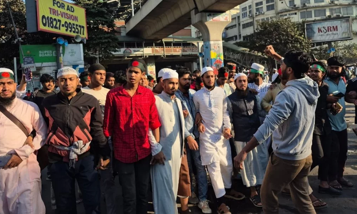 শাহবাগে বাড়ছে ছাত্র-জনতার ভিড়