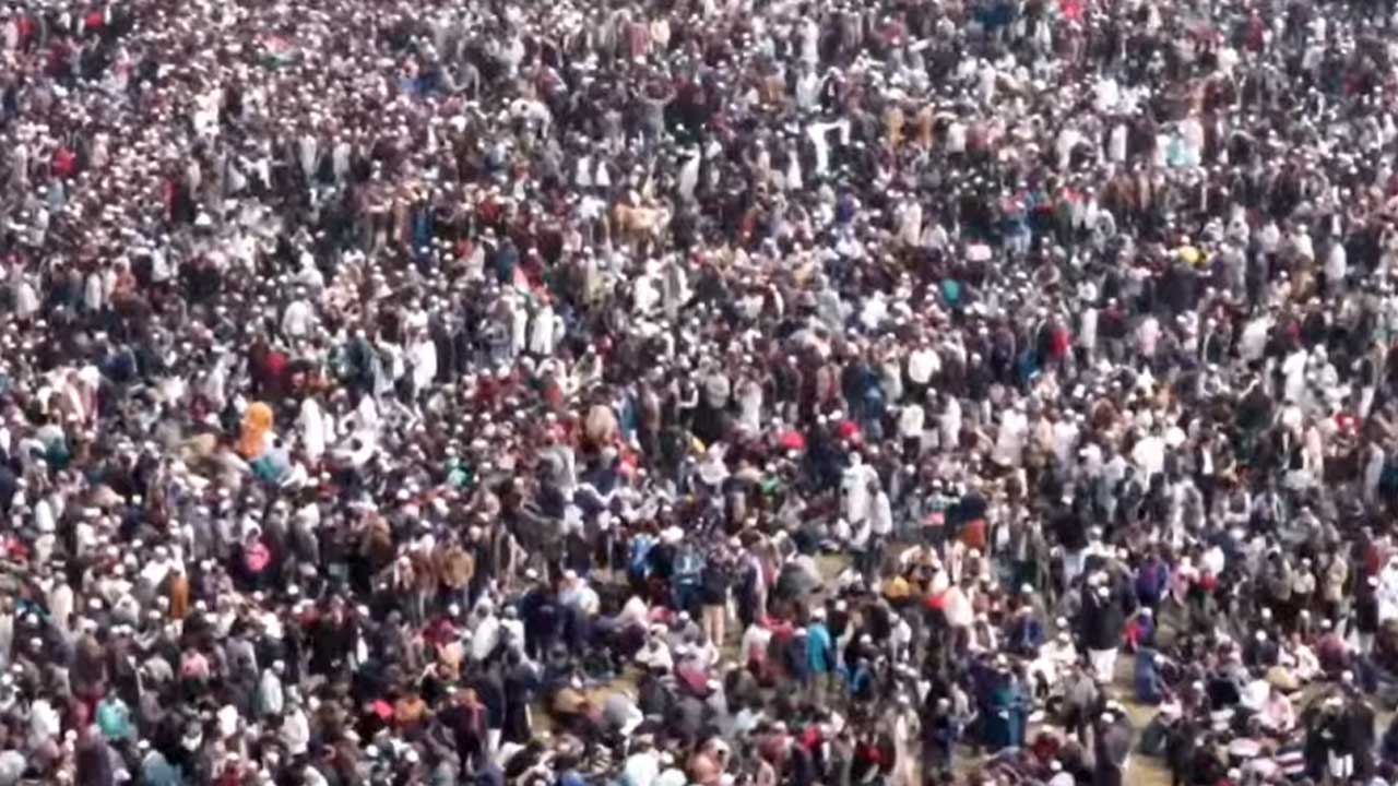 খালেদা জিয়ার জানাজায় অংশ নিতে মানুষের ঢল