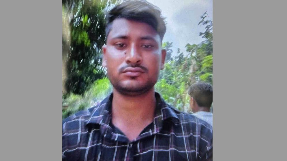 বাঘার চর যুবককে গুলি করে হত্যা, স্ত্রী-কন্যা আহত