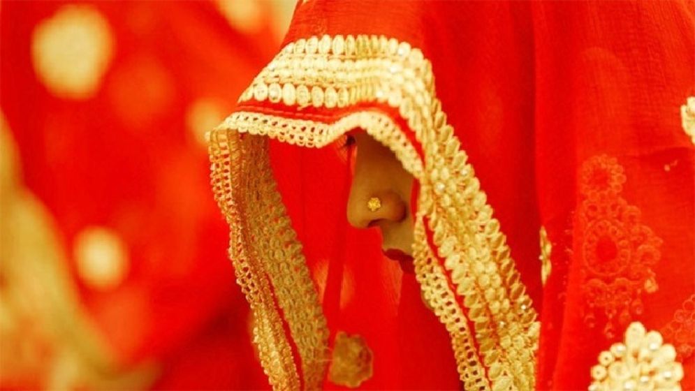 বৃদ্ধকে নায়িকার সঙ্গে বিয়ের লোভ দেখিয়ে ঘটকের প্রতারণা!