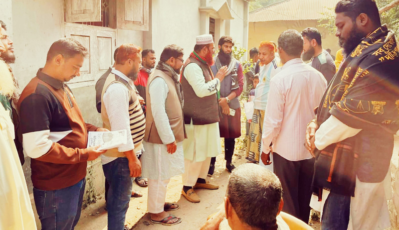 পুঠিয়ায় জামায়াতে ইসলামীর প্রার্থী মনজুর রহমানের গণসংযোগে চমক!