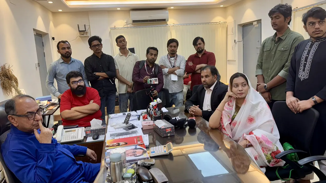 মির্জা আব্বাসের সঙ্গে চা-চক্রে মেঘনা আলম