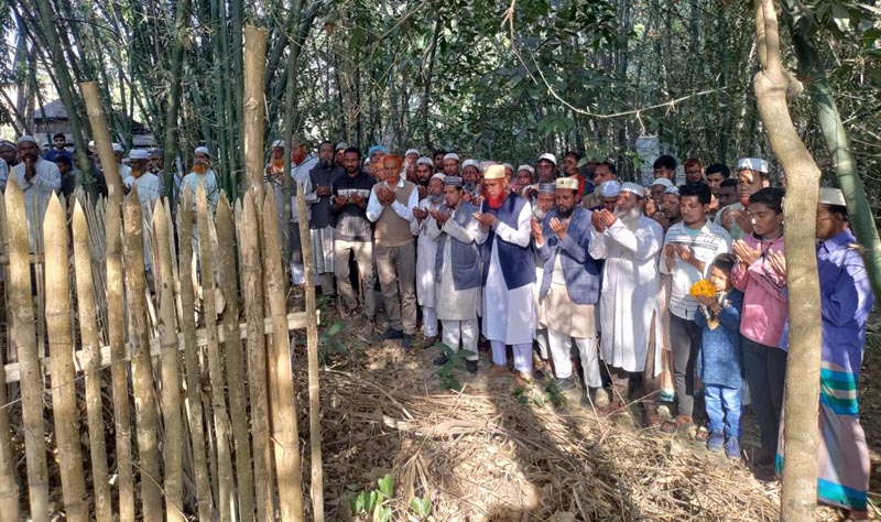 প্রচারকালে সড়ক দুর্ঘটনায় নিহত কর্মীর কবর জিয়ারত করলেন ডা. বারী
