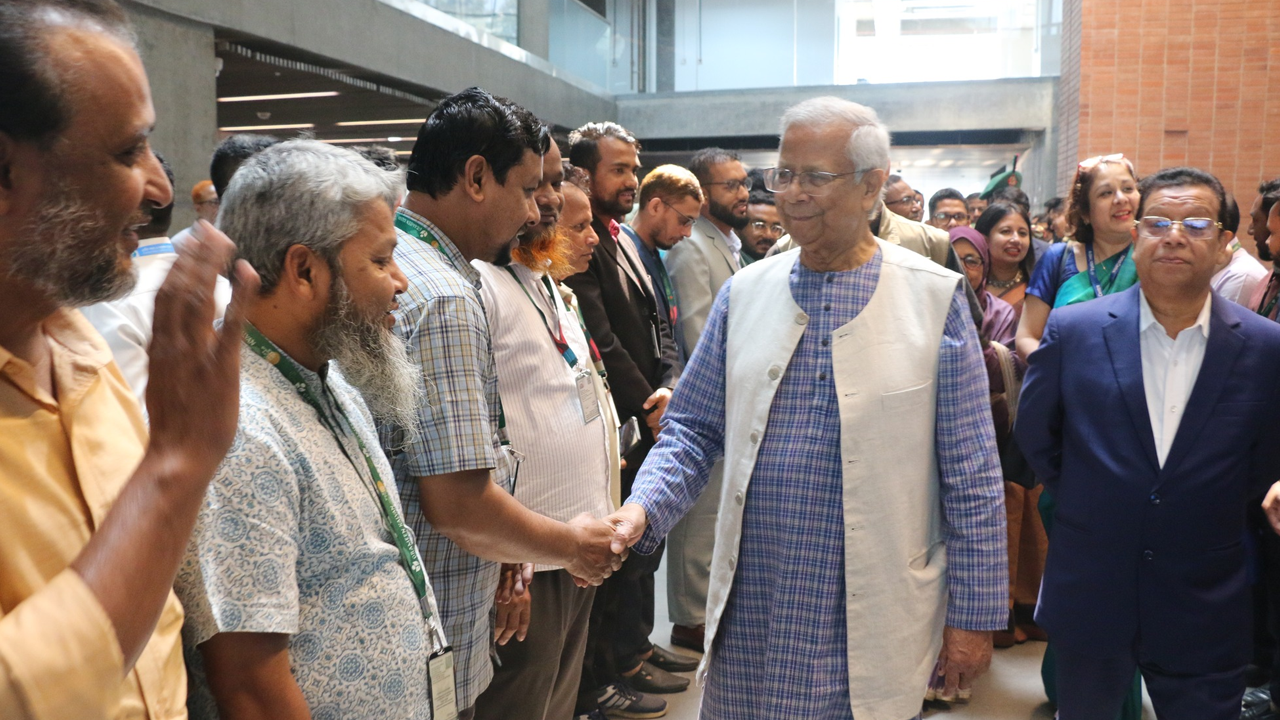 আগের পেশায় ফিরলেন ড. ইউনূস