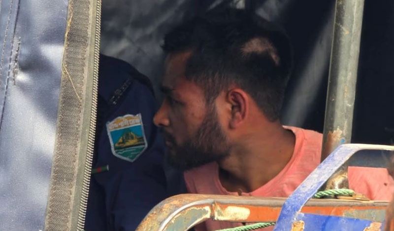 বাগমারায় শিশু বলাৎকারের চেষ্টাকারীকে গণপিটুনির পর পুলিশে সোপর্দ