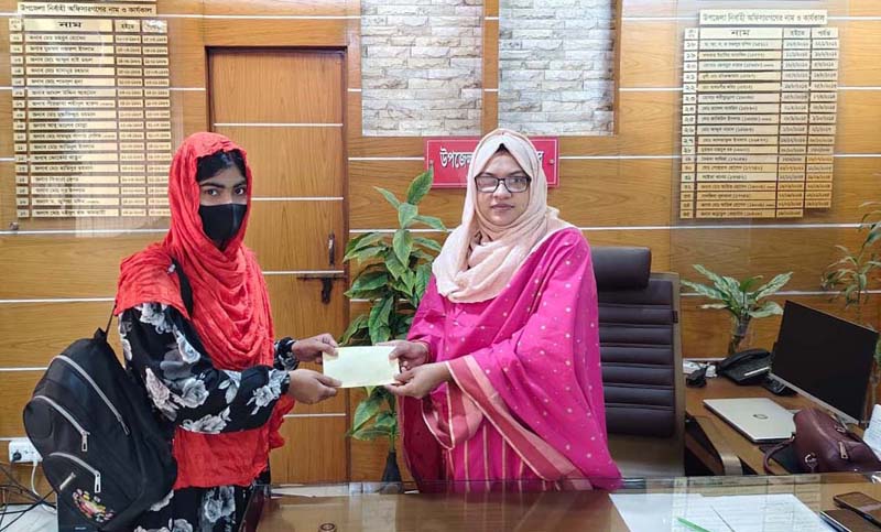 মানবিকতার উজ্জল দৃষ্টান্ত চারঘাটের ইউএনও
