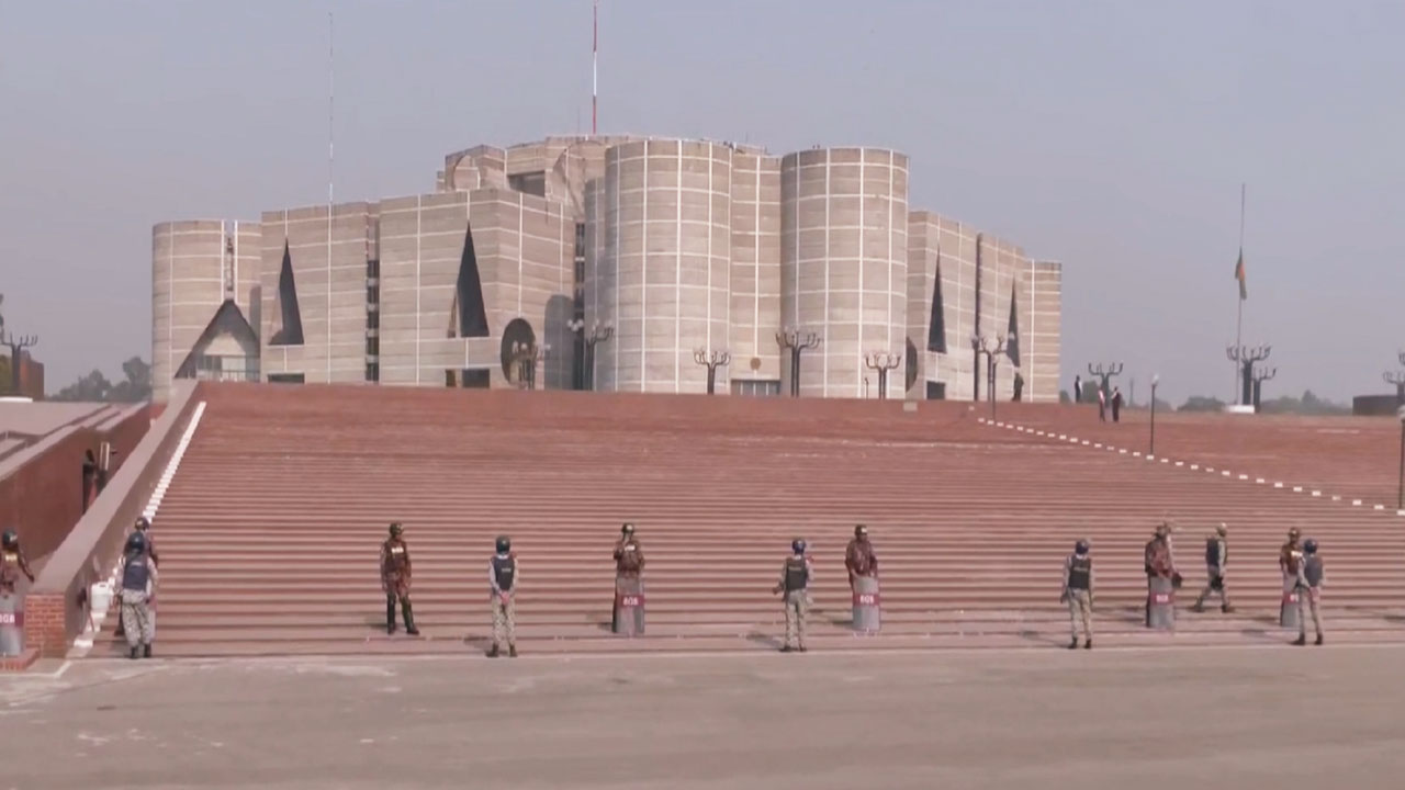 সংসদ প্রাঙ্গণে ঈদের জামাত, নারীদের জন্য পৃথক ব্যবস্থা