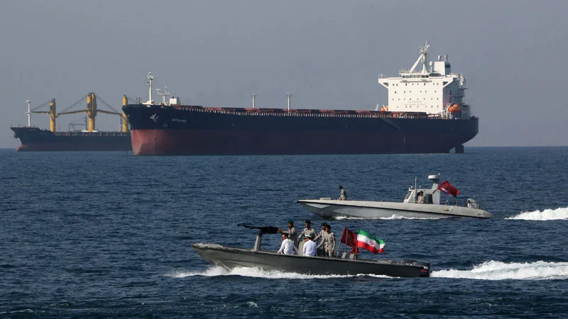 ইরানি তেল বিক্রিতে নিষেধাজ্ঞা শিথিল যুক্তরাষ্ট্রের