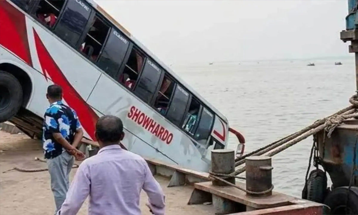 বাসডুবির ঘটনায় এখন পর্যন্ত ২৭ জনের মরদেহ উদ্ধার