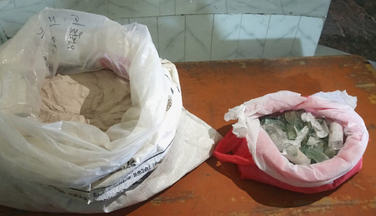 রাজশাহীতে সাড়ে ১২ কেজি গান পাউডার উদ্ধার