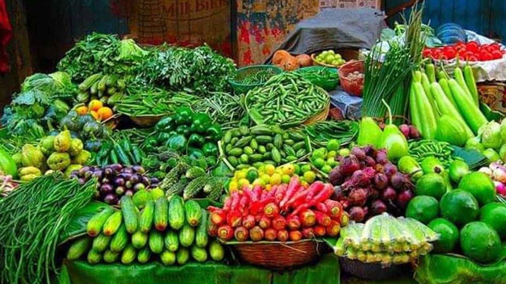 বাজারে চড়া সবজির দাম